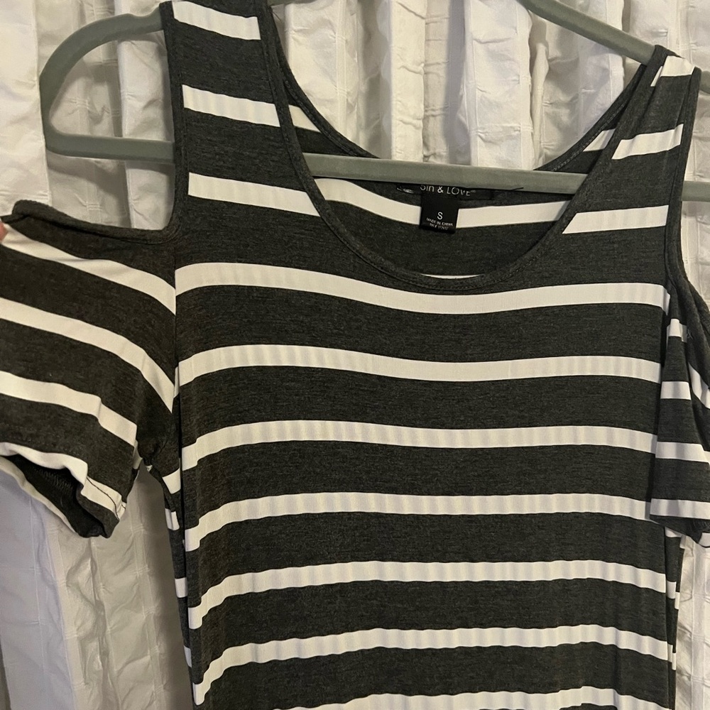 NWOT 5th & Love Open Shoulder Maxi Dress